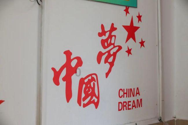 23款迈巴赫s480的豪华配置,升级后排冰箱